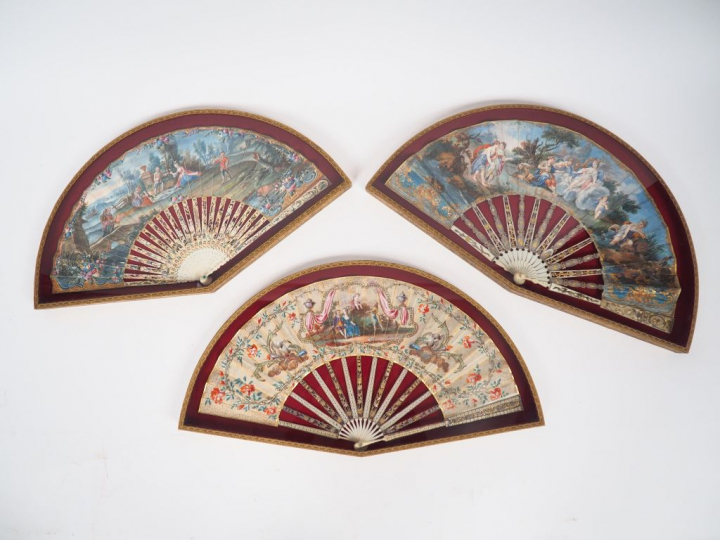 3 différents éventails fin XVIIIème de style Louis XVI modèle à feuill
