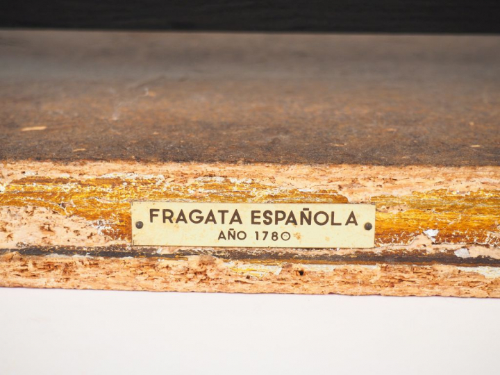 Maquette de voilier ancienne, quatre mâts me en bois polychrome, texti