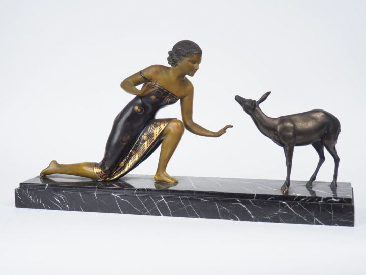 URIANO. "Jeune fille à la biche". Groupe en régule polychrome sur un s