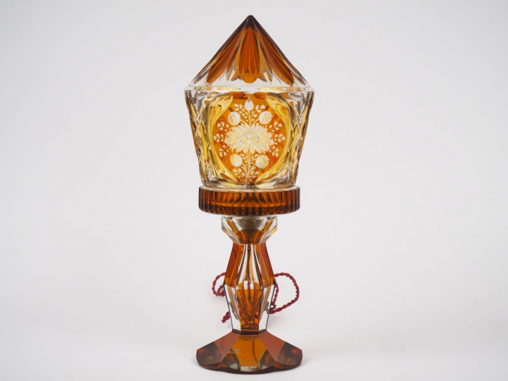 Lampe en cristal de bohème bicolore à décor taillé et gravé de palmes 