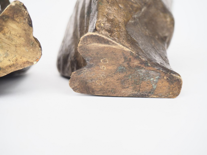 Ecole française XXème. "Couple de personnages". Paire de sujets en bro