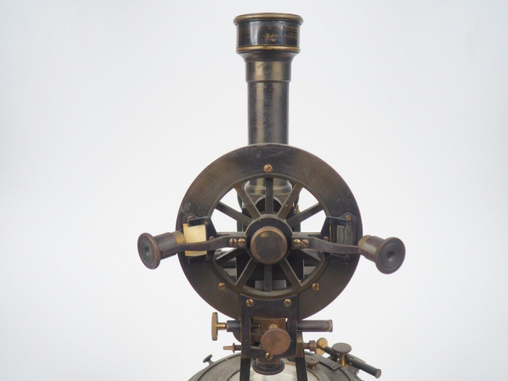 SECRETAN à Paris. Lunette d'observation de géomètre. Signée. H. 46 cm.