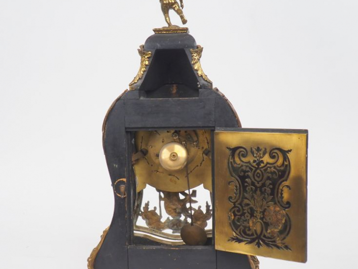 Cartel Napoléon III de style Louis XV en marqueterie Boulle surmonté d