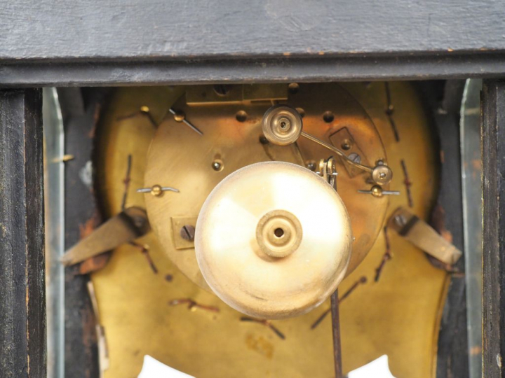 Cartel Napoléon III de style Louis XV en marqueterie Boulle surmonté d