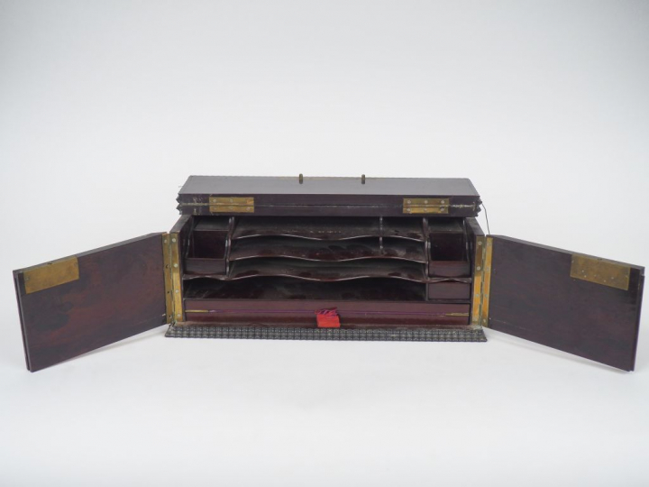 Ecritoire Napoléon III en marqueterie Boulle, orné en son centre d'un 