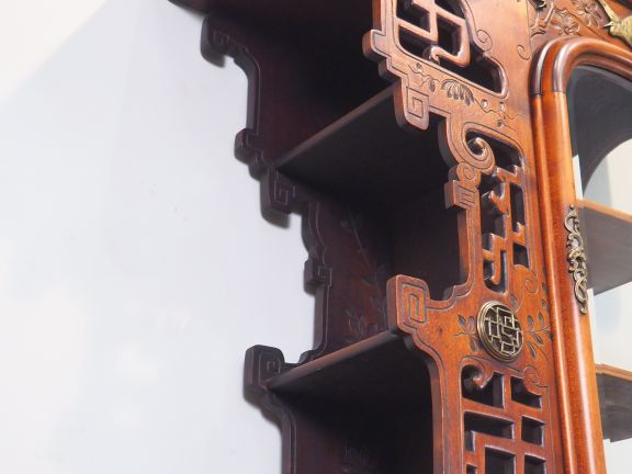 Cabinet vitrine de style Extrême-Orient dans le goût de Viardot en boi