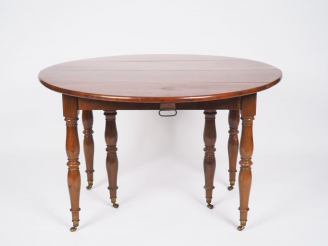 Vente aux enchères Table de salle à manger XIXe en acajou modèle à allonges, 6 pieds "jac