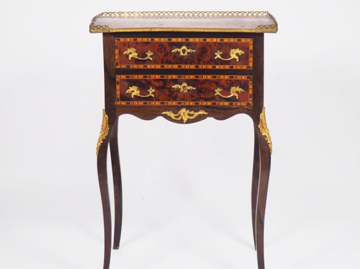 Chiffonnier Napoléon III de style Transition en marqueterie et ornemen