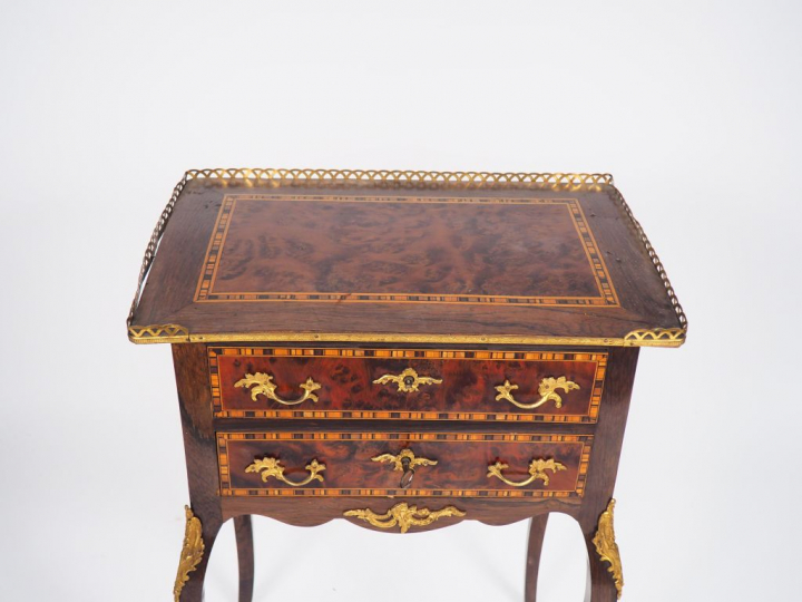 Chiffonnier Napoléon III de style Transition en marqueterie et ornemen