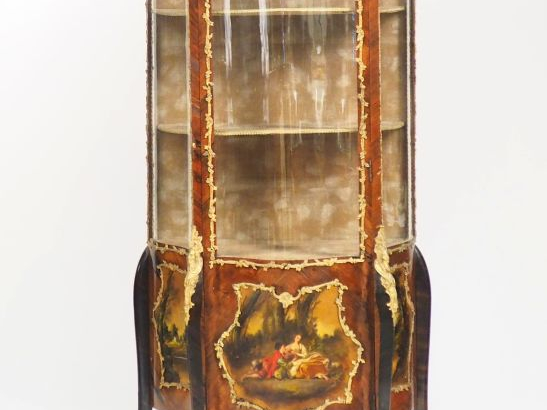 Vitrine Napoléon III de style Louis XV en frisage et bois noirci et ve