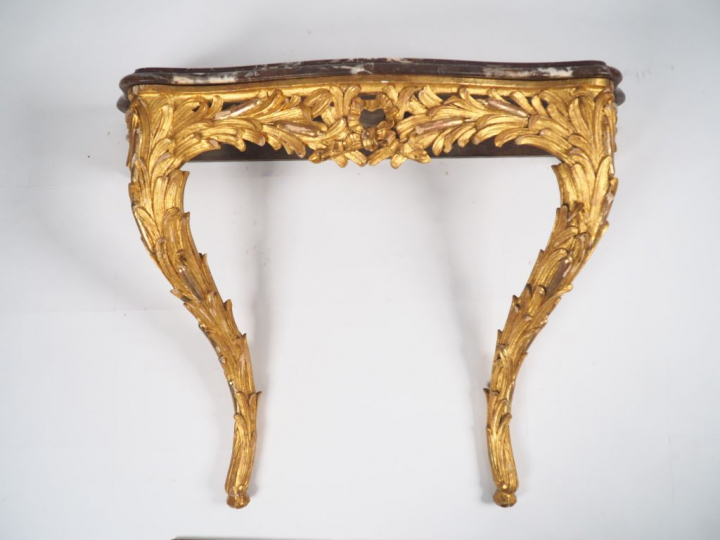 Console et miroir de style Louis XV en bois sculpté et doré à décor de