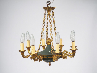 Vente aux enchères Lustre de style Empire en tôle, bronze et laiton à décor de rinceaux f