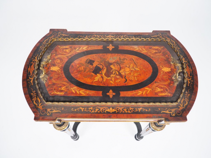 Jardinière Napoléon III de style Louis XVI en marqueterie à décor de f