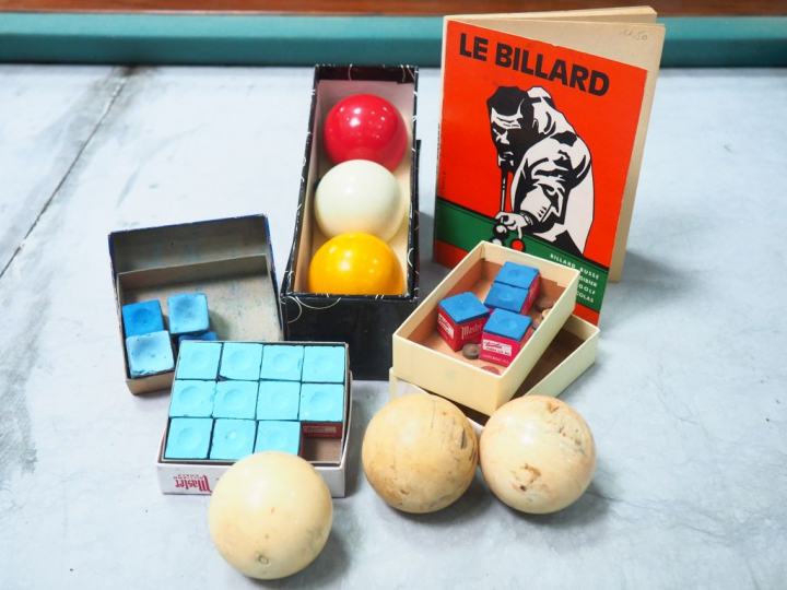 Billard Charles X en marqueterie représentant des Maréchaux d'Empire d