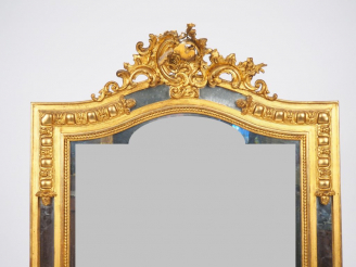 Vente aux enchères Glace à parecloses Napoléon III de style Louis XV en bois et stuc doré