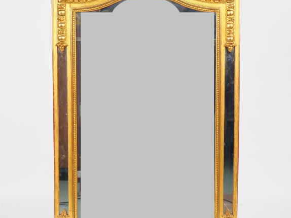 Glace à parecloses Napoléon III de style Louis XV en bois et stuc doré