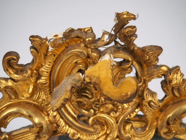 Glace à parecloses Napoléon III de style Louis XV en bois et stuc doré