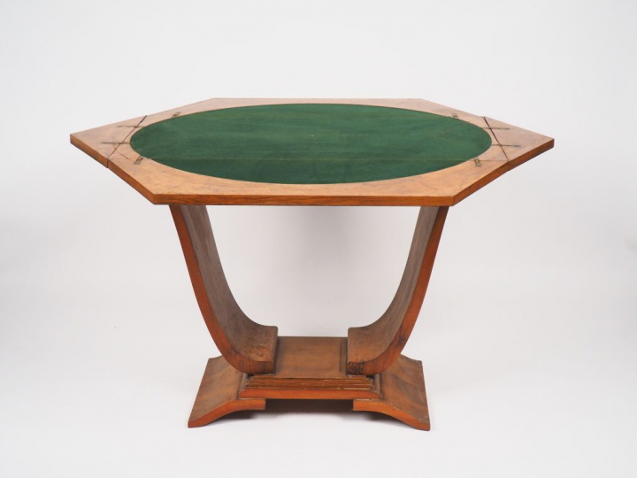Table à jeux Art Déco formant console en placage de loupe de thuya,  p