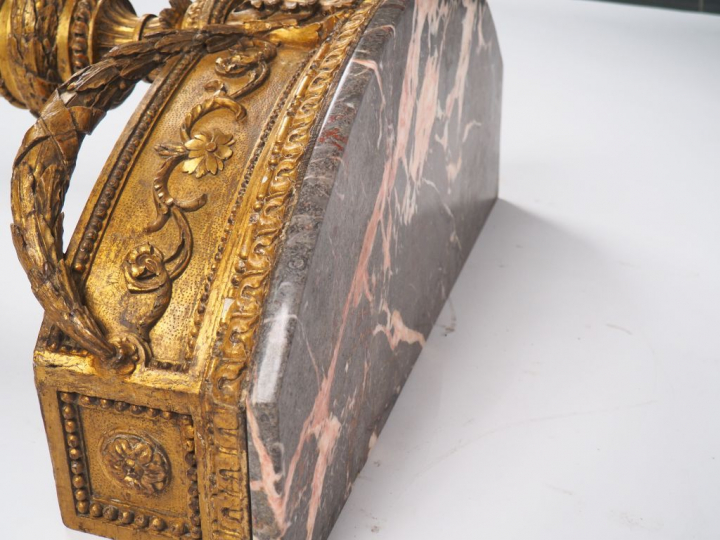 Console demi lune XIXème de style Louis XVI en bois mouluré, sculpté e