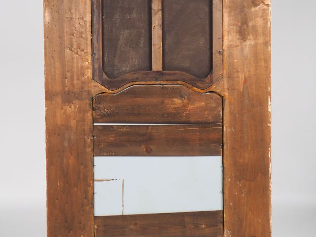 Trumeau de style Louis XV en bois laqué blanc, sculpté et doré, à déco