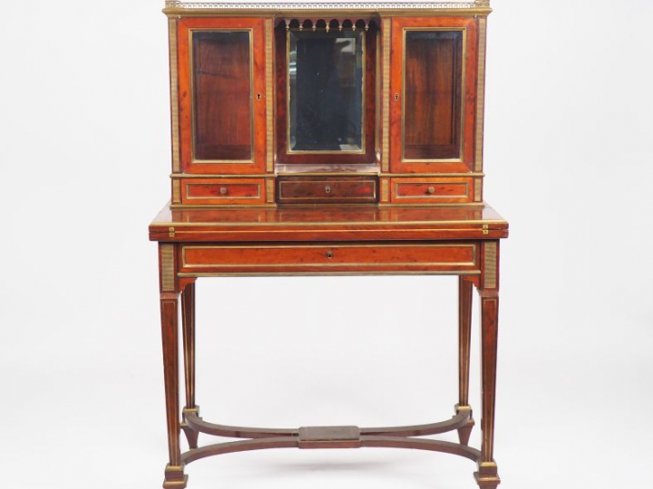 Bureau à gradins Napoléon III de style Louis XVI en acajou  et  placag