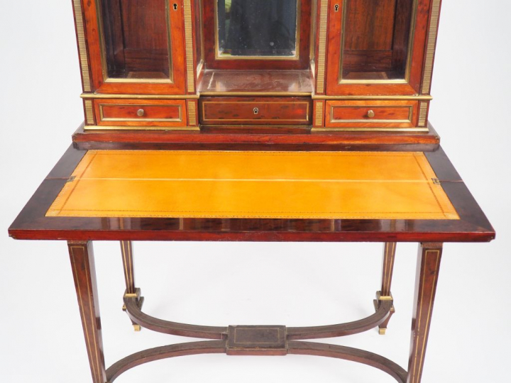 Bureau à gradins Napoléon III de style Louis XVI en acajou  et  placag