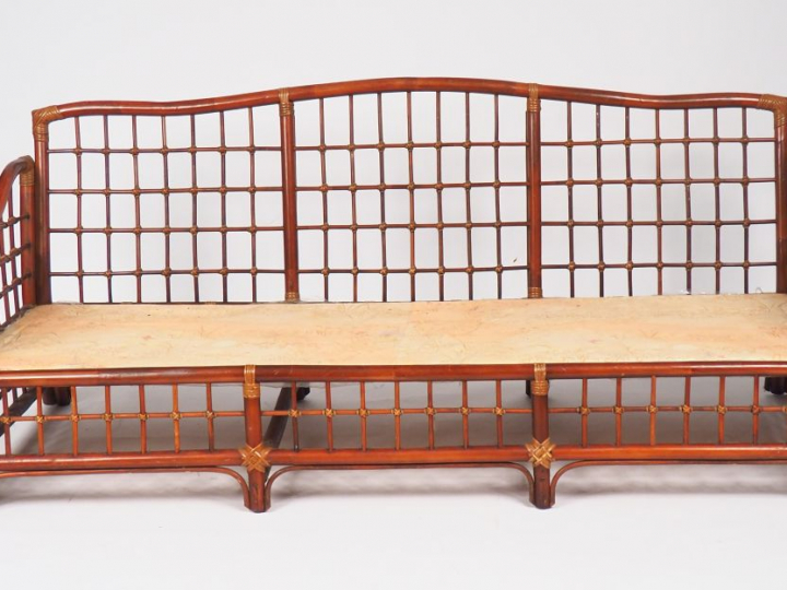 Grande banquette de style anglo chinois en bambou  Dim. 80 x 188 x 80