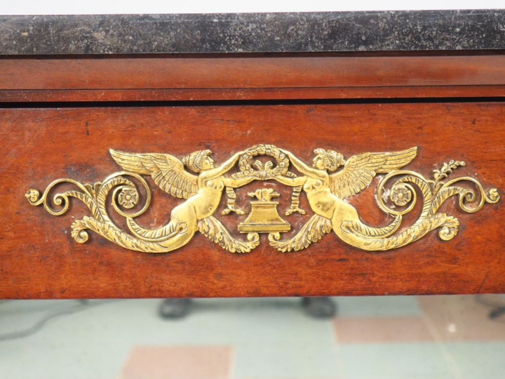 Console de style Empire en acajou et placage d'acajou, dessus marbre n