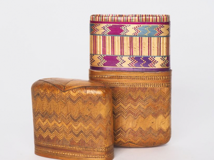 Etui début XIXème en marqueterie de paille. Dim. 13 x 7 cm.