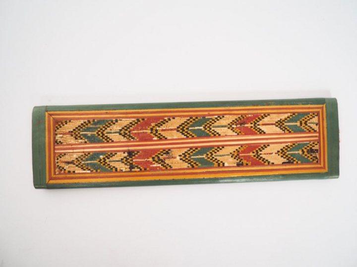Etui plat XIXème en marqueterie de paille. Dim. 17,5 x 5 cm.