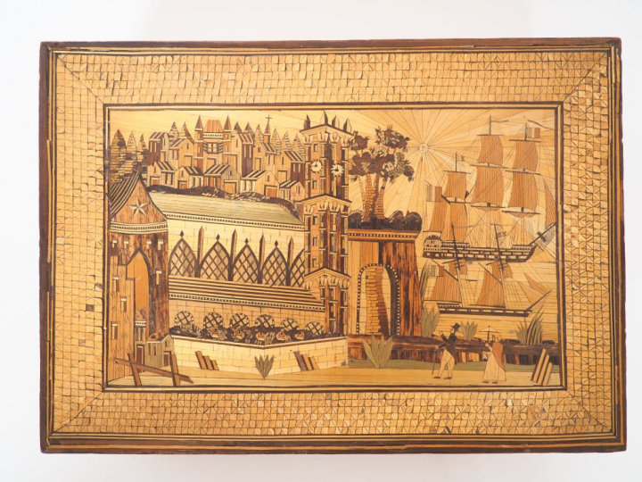 Boîte à couture XIXème en marqueterie de paille à décor de personnages