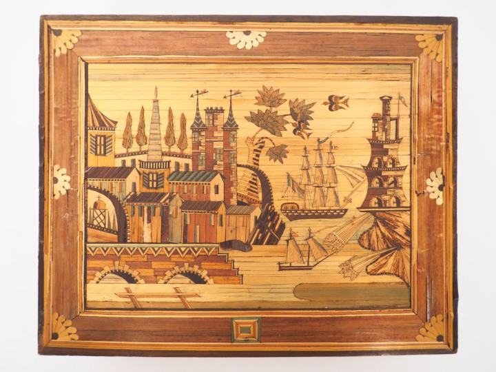 Petite boîte à couture début XIXème en marqueterie de paille à décor d