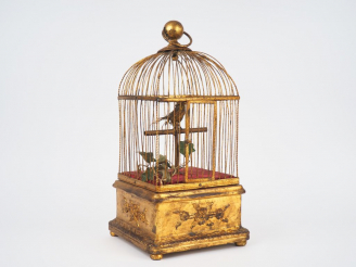 Vente aux enchères Automate 1900 en bois doré métal et velours, figurant un oiseau chante