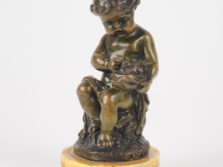 CLODION (d'après). "Amour aux oisillons". Sujet en bronze à patine ver