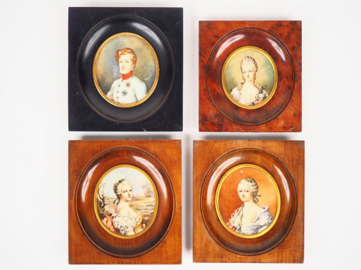 4 miniatures XXème, "portraits". 2 signées Renault Dim. de 6,2 x 5,5 à