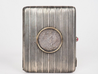 Vente aux enchères Étui à cigarettes début XXème en argent. Moscou, 1912. Corps strié, le