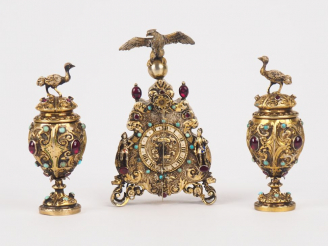 Vente aux enchères Garniture miniature Restauration de style néogothique en vermeil et ca