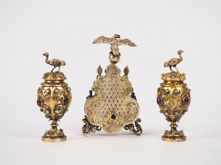 Garniture miniature Restauration de style néogothique en vermeil et ca