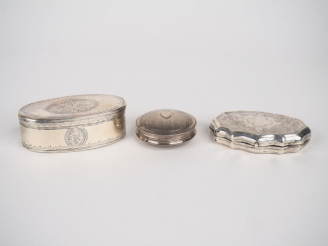 Vente aux enchères Trois boites en argent XVIIIème, fin XVIIIème et début XIXème à décor 