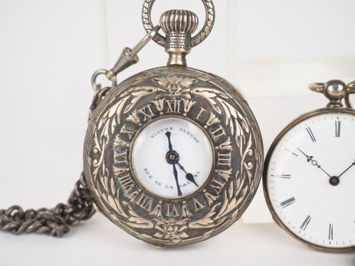 Victor FLEURY rue de la Paix. Montre de gousset en argent à décor de f