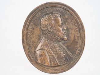 Vente aux enchères Médaillon XIXème en bronze à patine brune à l'effigie de Philippe II d