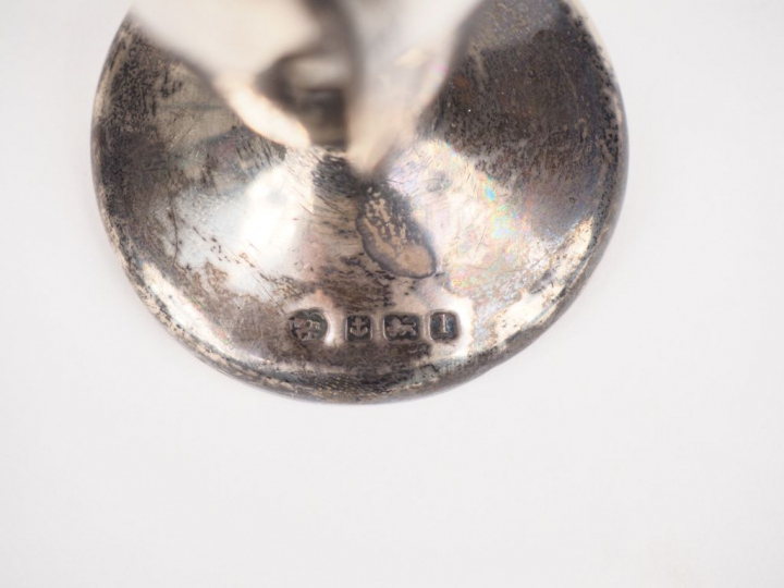 Petit vase à anses en argent anglais. H. 14,5 cm Poids. 77 g  (petits 