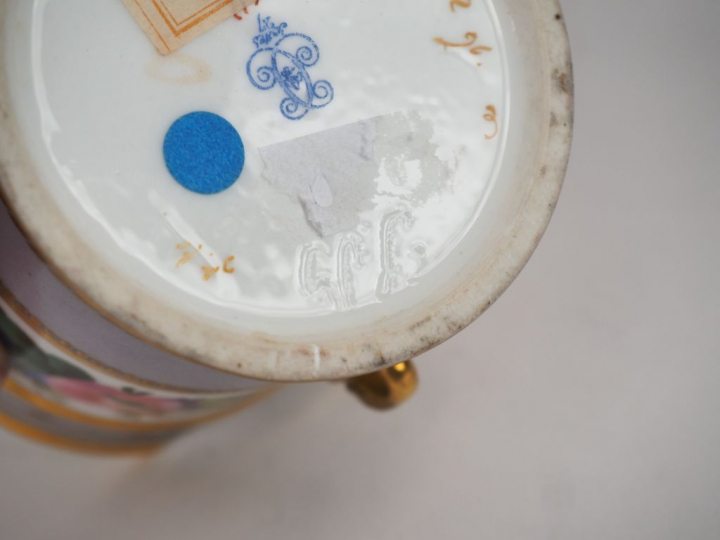 Tasse et sa sous tasse Jasmin en porcelaine polychrome de Sèvres à déc