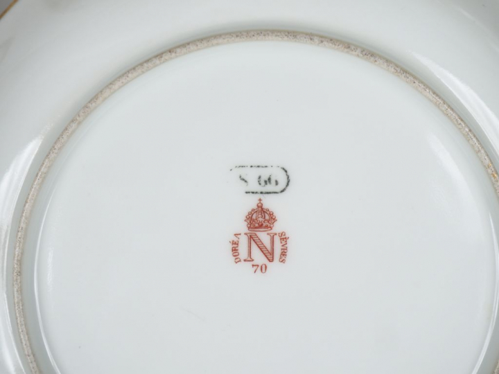 SEVRES. Partie de service à café en porcelaine à décor de monogramme e