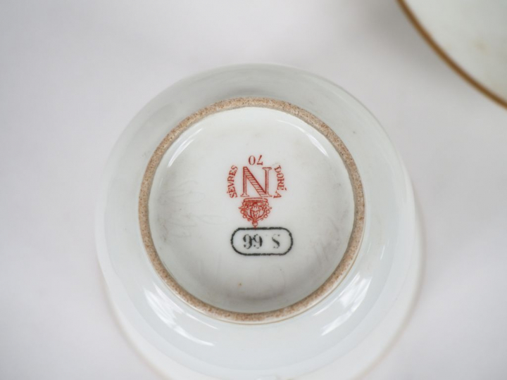 SEVRES. Partie de service à café en porcelaine à décor de monogramme e