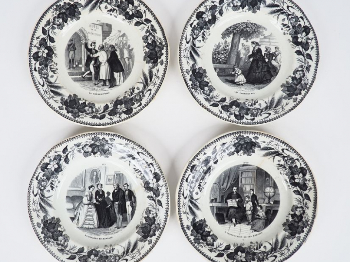 Manufacture de CREIL et MONTEREAU. 4 assiettes en faïence à décor en g
