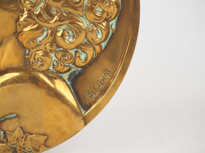 René THENOT. "Le faune et l'agneau". Médaille en bronze. Signée. Diam.