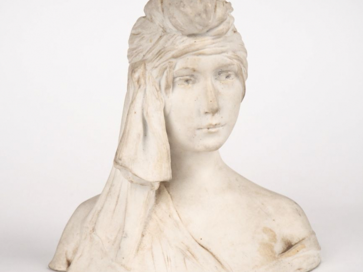 Léopold SAVINE. "Buste de jeune fille". Sujet en biscuit de Sèvres. Si