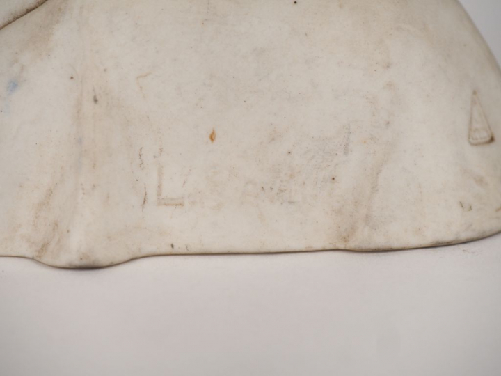 Léopold SAVINE. "Buste de jeune fille". Sujet en biscuit de Sèvres. Si