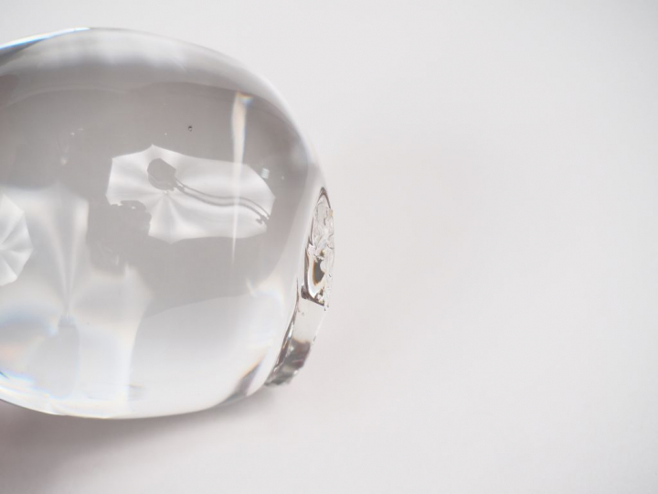 DAUM France. 3 sujets en cristal, "moineaux". Signés. H. de 4 à 8,5 cm